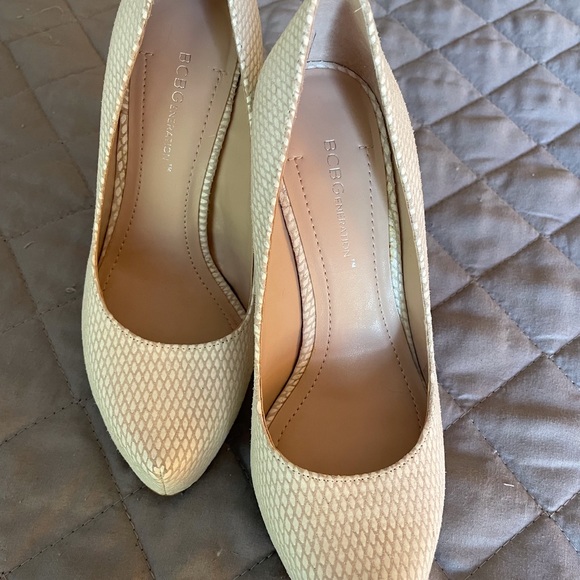 BCBG Creamy White and Gold Parade Platform Pumps!! 👠 - Picture 9 of 15